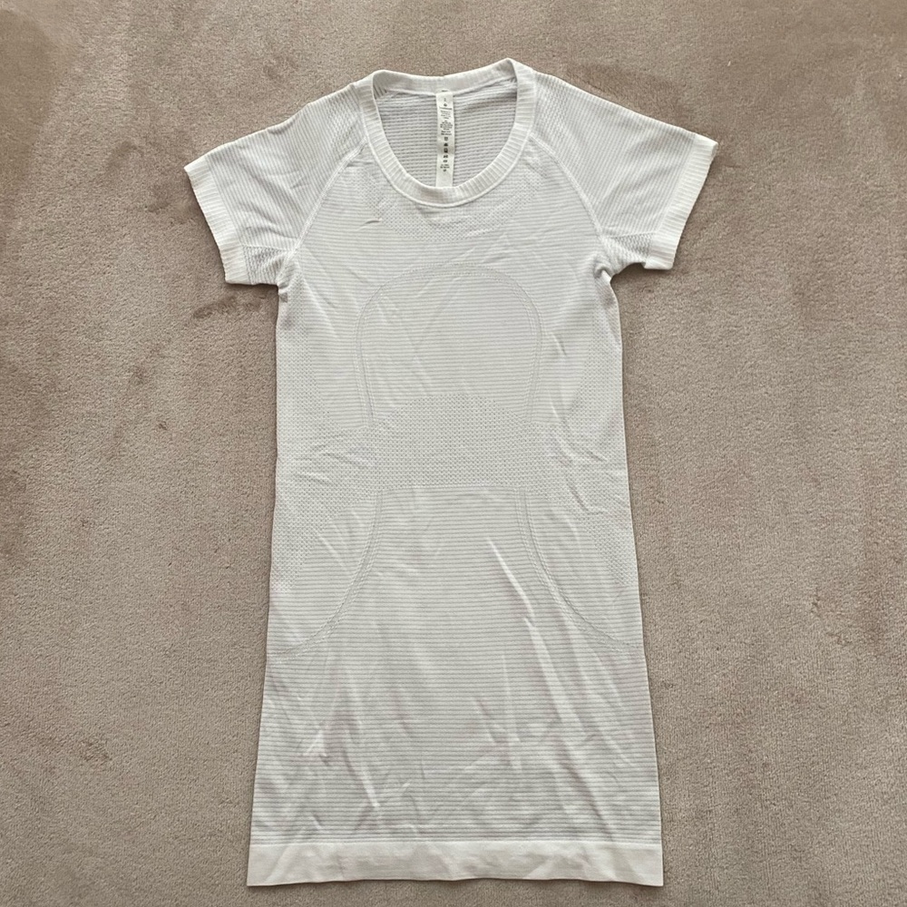 Lululemon swiftly tech short sleeve size 2